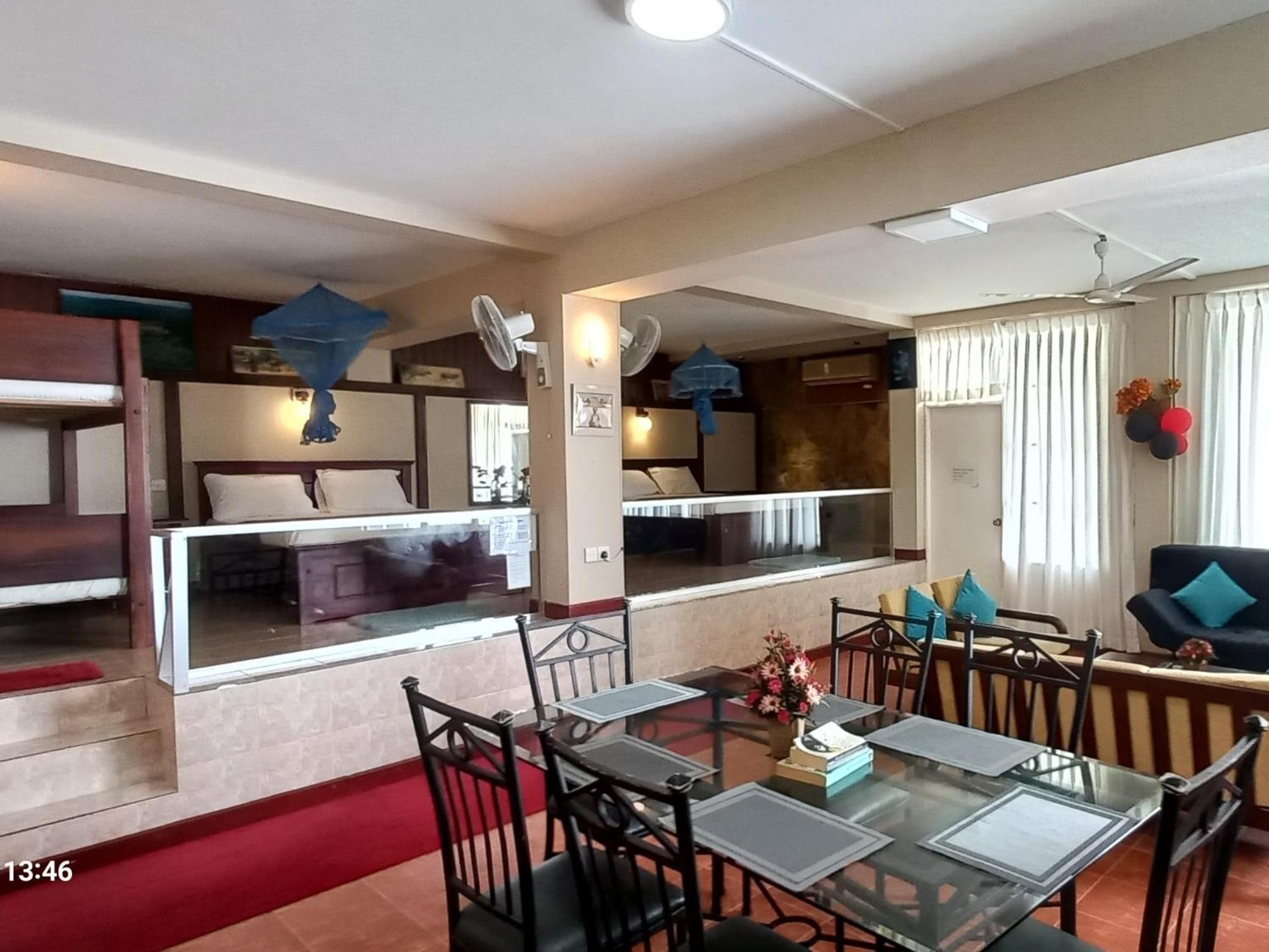Days Inn Канди Екстериор снимка