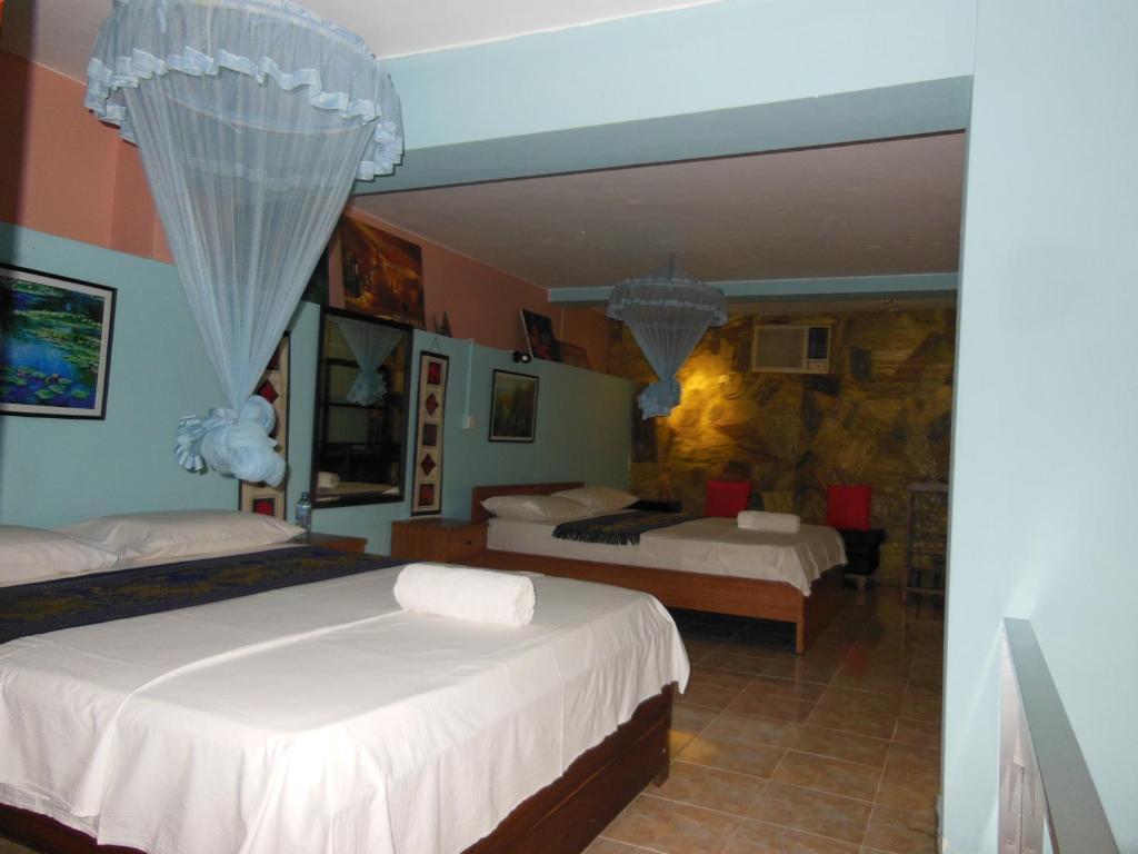 Days Inn Канди Екстериор снимка